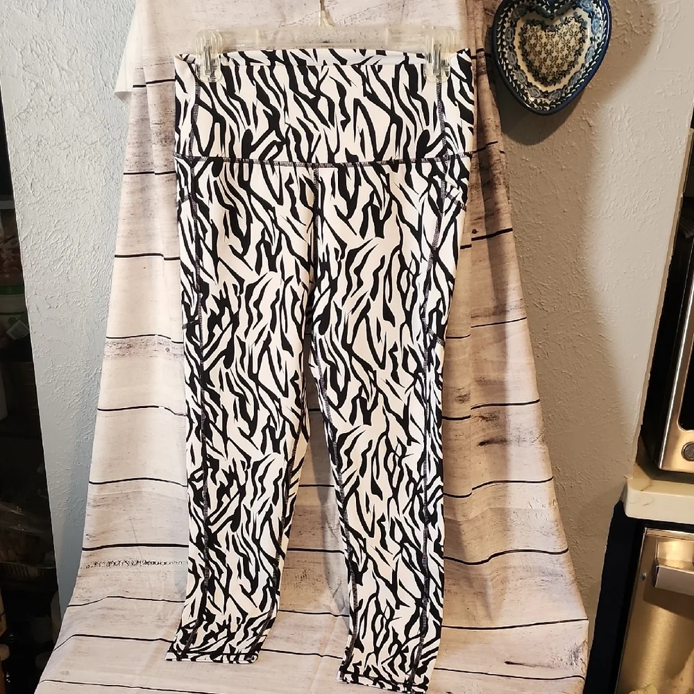 ZYIA Active Wear Lot Of 3 Pair Leggings. - Picture 2 of 6